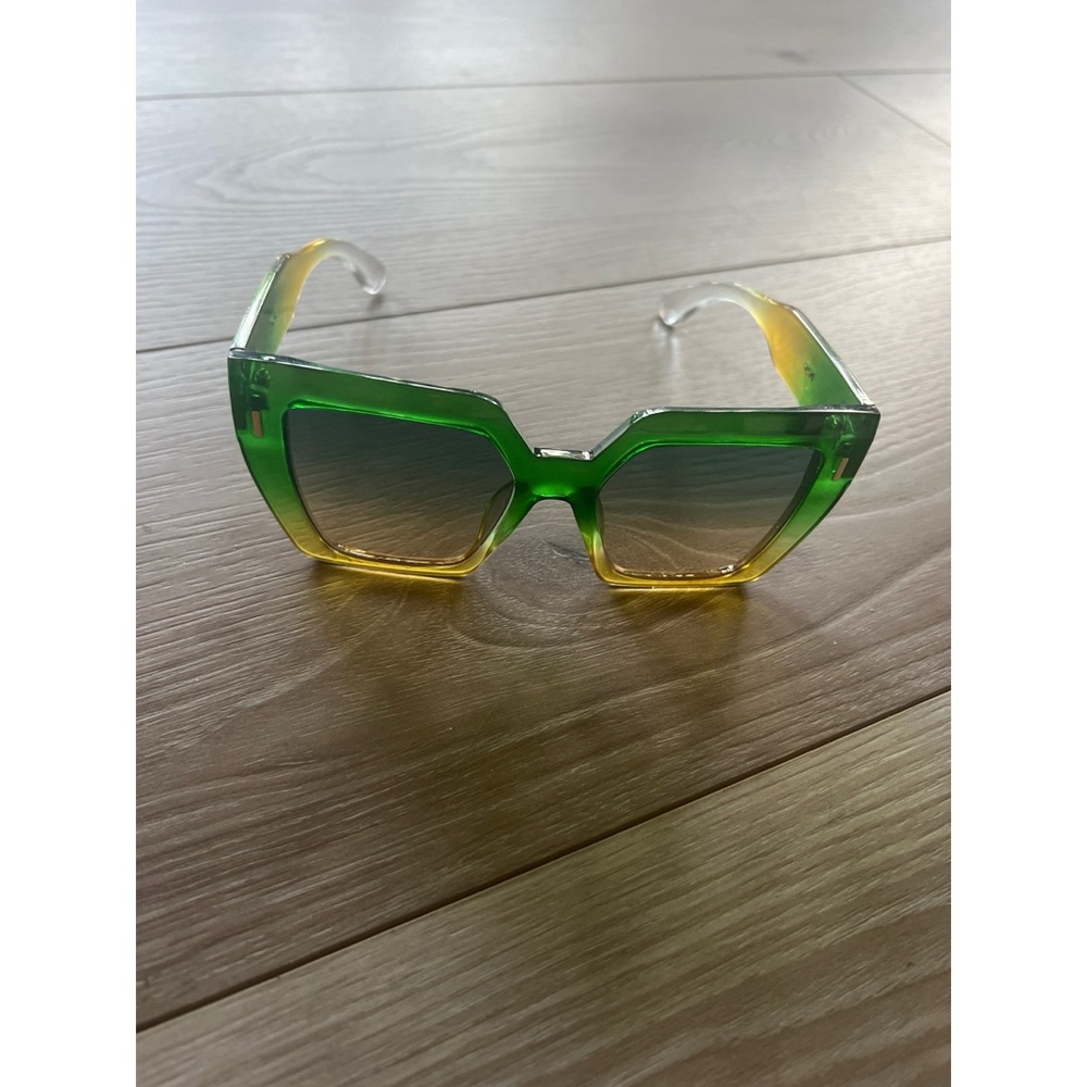 Bold Gradient Oversized Sunglasses - image 5